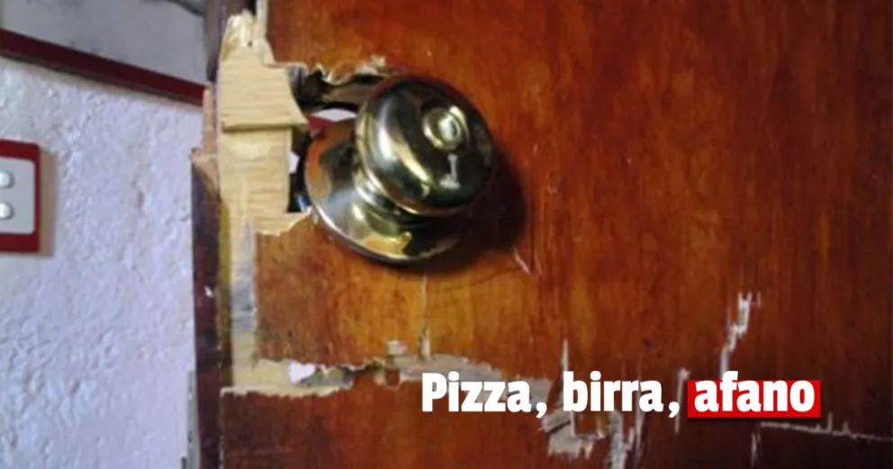 Entraron a robar a una casa y se sentaron a comer y tomar cerveza