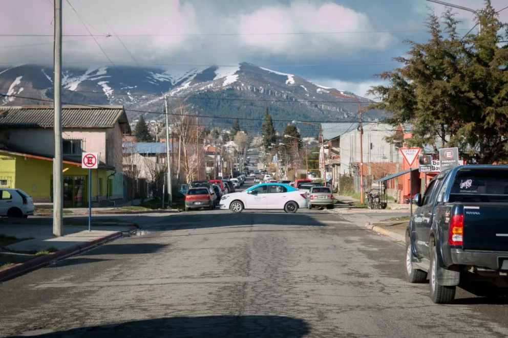 Mecánico dijo que dejó en marcha un vehículo mientras lo reparaba y se lo sustrajeron