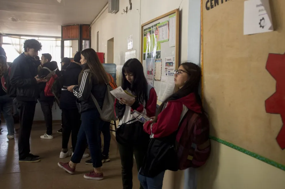 Se presentaron los 318 beneficiarios de becas estudiantiles que otorga la provincia