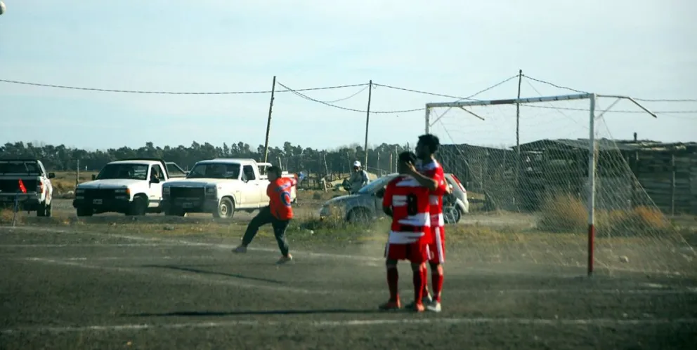 Liga barrial: Unión lo buscó por todos lados, pero perdió dos puntos en su debut