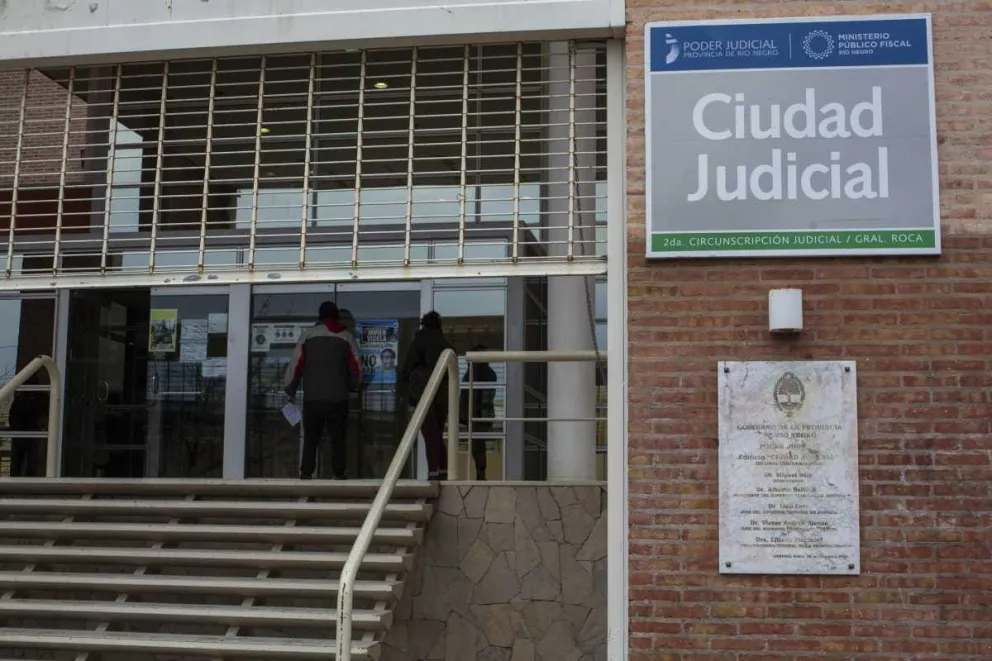 Condenaron a un hombre que pidió fotos desnudo a un adolescente para "un casting"