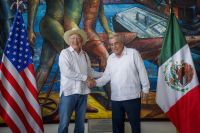 Rubén Rocha Moya tiene amena reunión con el embajador de Estados Unidos, Ken Salazar, en Mazatlán