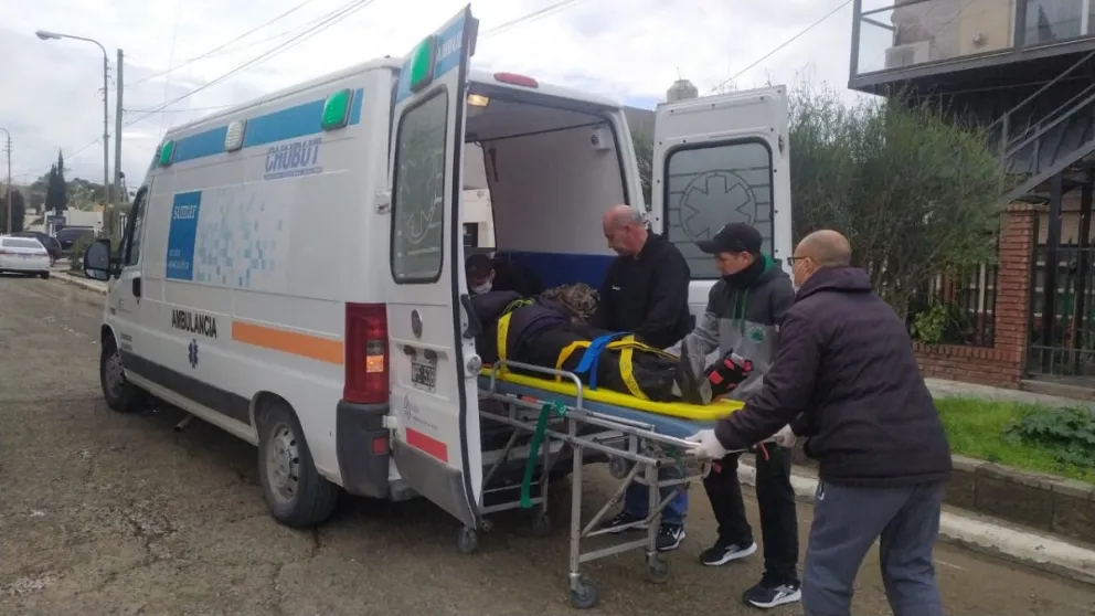 Un motociclista fue embestido y sufrió una fractura expuesta