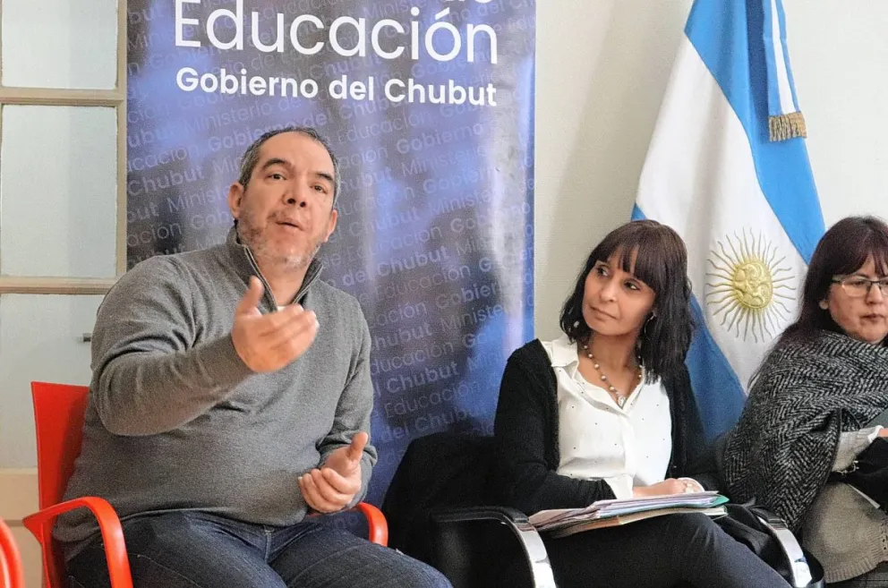 Educación: Grazzini cumplió agenda de trabajo en Comodoro Rivadavia 