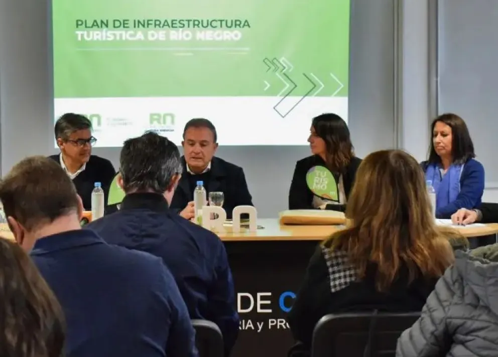 Dieron el puntapié inicial para la nueva oficina turística, y una empresa se presentó a la licitación
