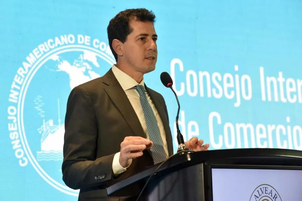 El Gobierno convoca a la oposición a "bajar un cambio y hablar de convivencia democrática"