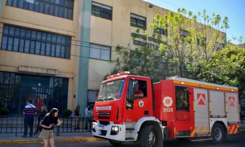 Una alumna terminó en terapia intensiva tras un experimento fallido en una clase de química