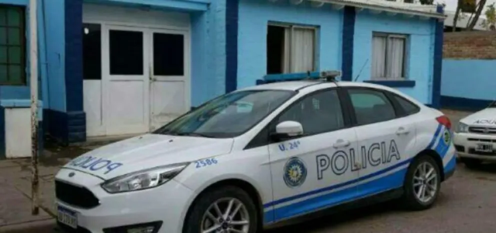 La amenazó con un revolver para robarle el celular