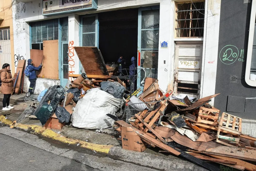Denuncian que el incendio en el galpón donde trabajan recicladores fue intencional