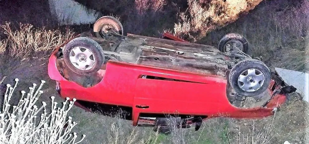 Conductor alcoholizado vuelca en la doble trocha a Madryn y termina en el hospital