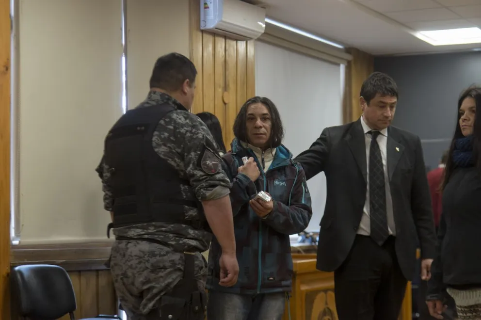 Declararon responsable a César González por usurpación en el cerro Otto