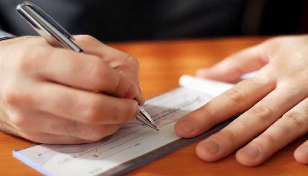 Frustró tres cheques: tuvo que devolver el dinero y mantener buena conducta