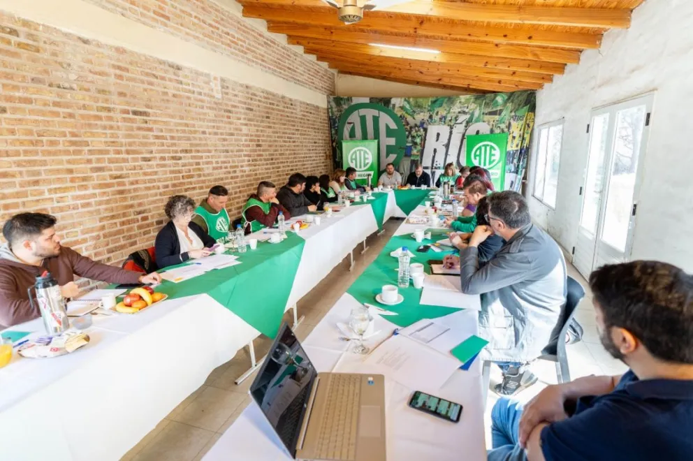 ATE se reunió en Roca: "Seguimos peleando por aumento salarial y pase a planta permanente"