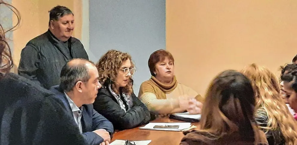 Almirón, sobre la hora extra de cursado en primaria: “No se puede implementar con el ciclo lectivo ya iniciado”