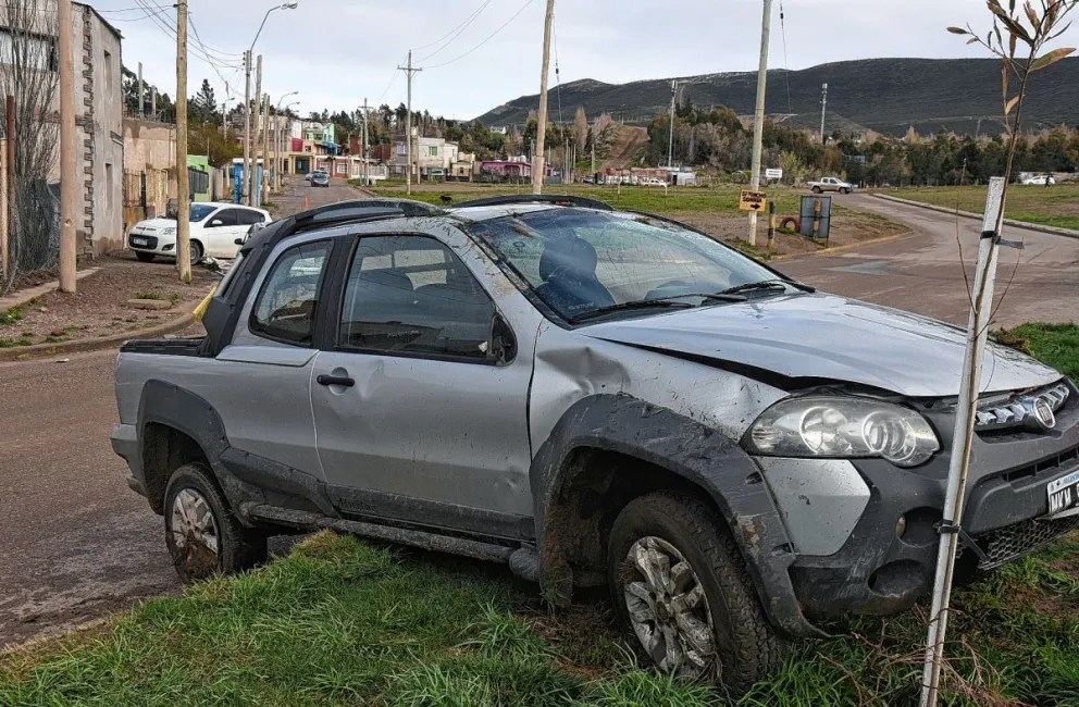 Una mujer perdió el control de su rodado en barrio San Cayetano y volcó