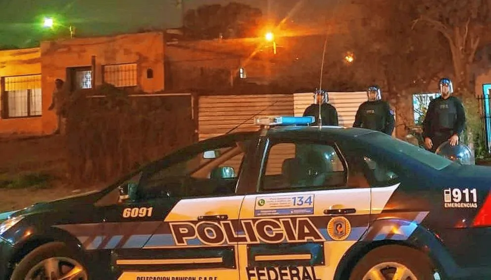 La Federal detuvo a dos presuntos vendedores de droga y secuestró cocaína y marihuana en un allanamiento