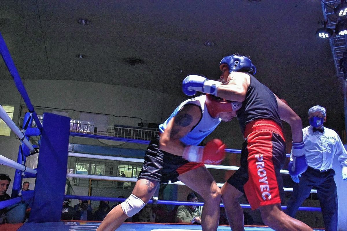 Festival de boxeo profesional en el Club Huergo
