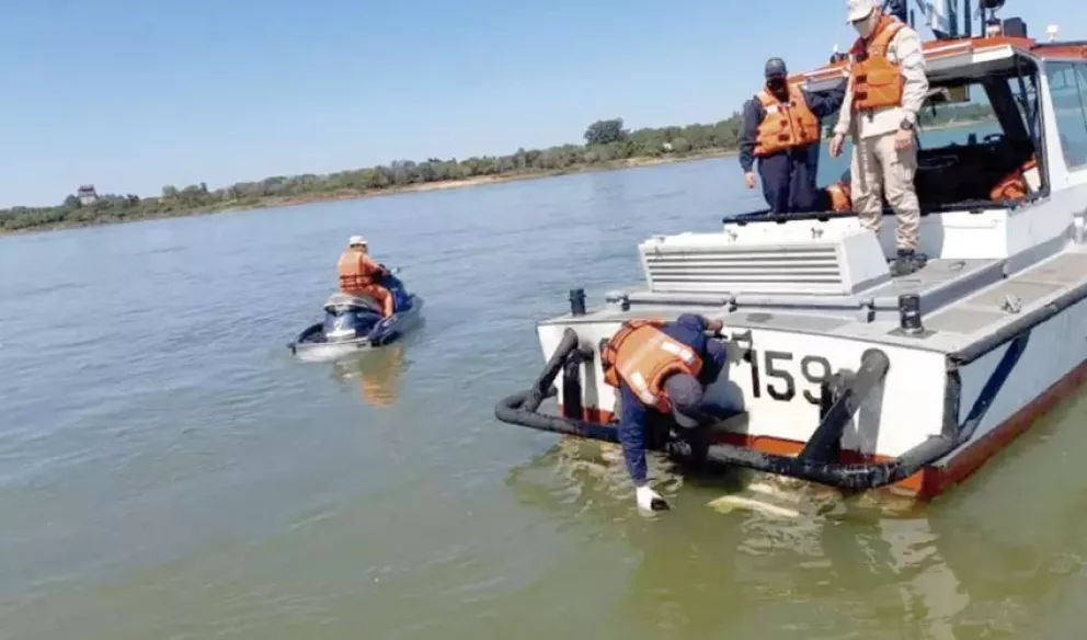 Un barco derramó combustible en el Paraná