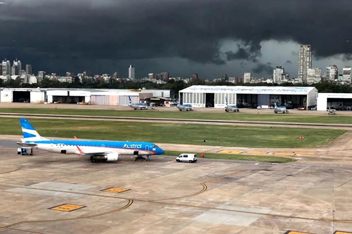 Neuquinos pasaron más de 4 horas varados dentro de un avión en Aeroparque