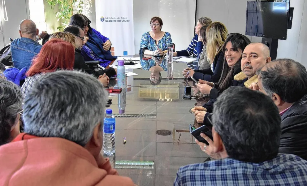 Salud: La ministra Monasterolo recibió a los gremios del sector y acordaron la apertura de la COPICS 