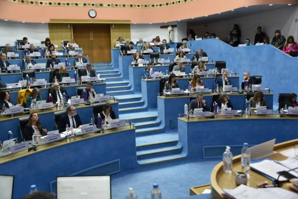 Asunción en Río Negro: juran Weretilneck, Pesatti y legisladores provinciales electos