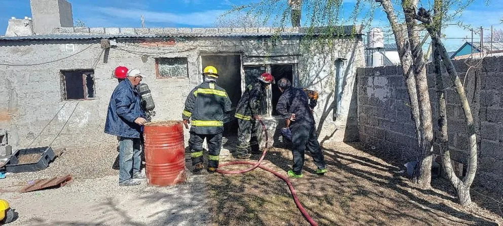 La explosión de un celular causó un principio de incendio en una vivienda en Puerto Deseado