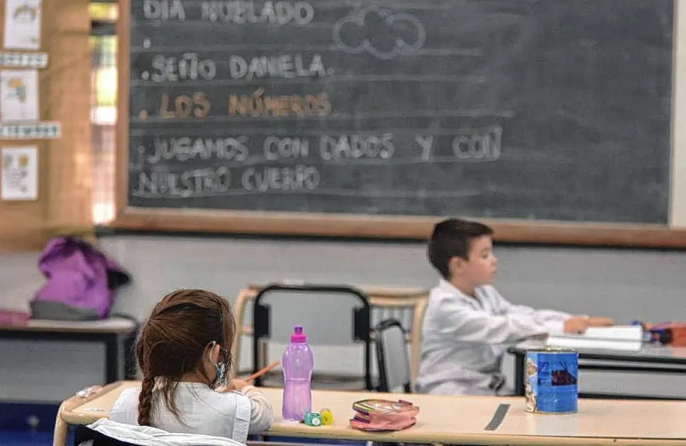 Quinta hora: el personal que trabaje la hora extra cobrará un 25% más de salario, dice Educación