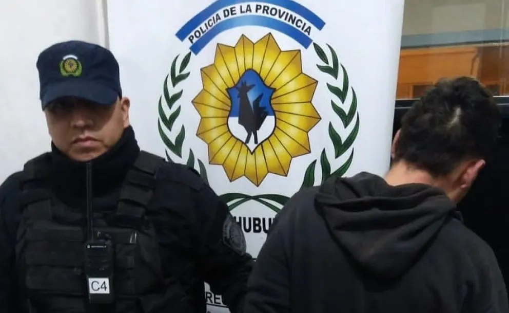 Tenía dos pedidos de captura y lo encontraron en un bar