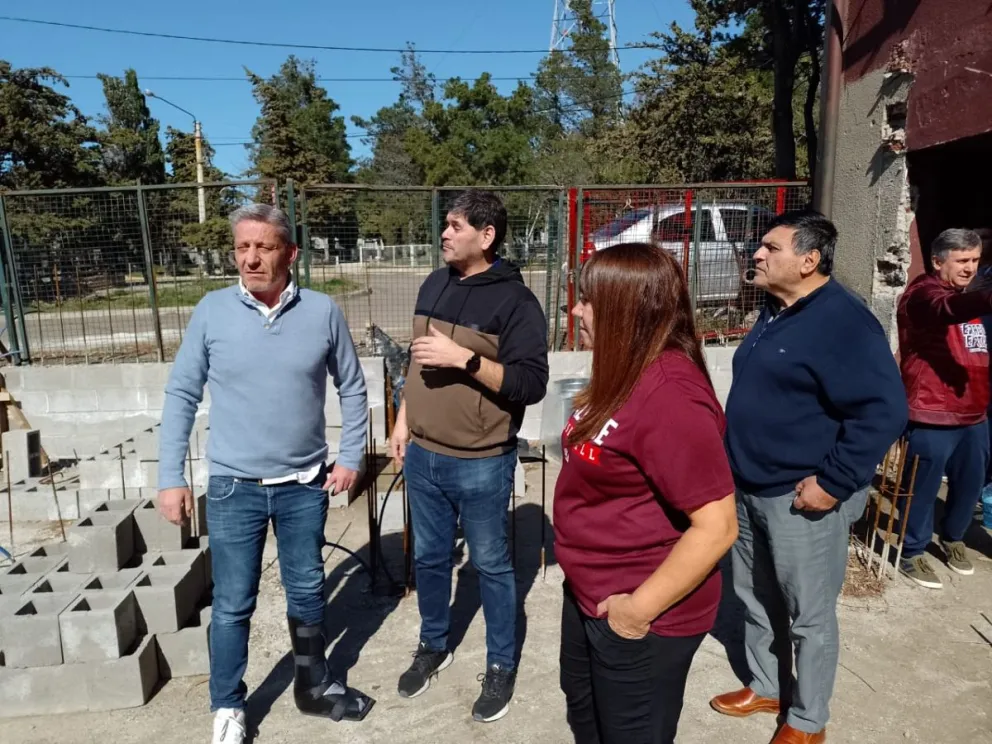 Arcioni visitó clubes deportivos de Comodoro
