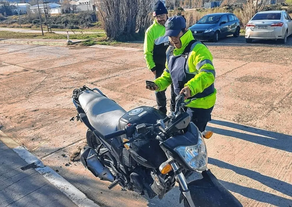 Le secuestraron la motocicleta por carecer de documentación y tener otra chapa patente