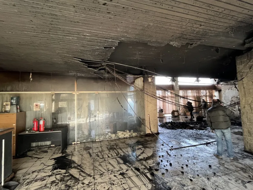 Incendio en el Center: Protección Civil coordinó la evacuación de 1006 personas, 52 de ellas a centros de salud