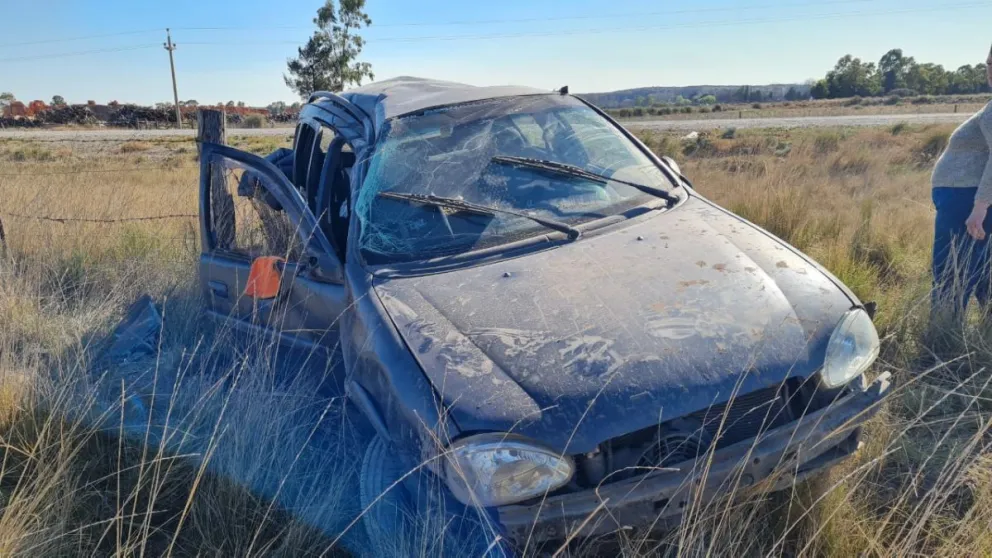 El domingo arrancó con el vuelco de un Corsa en la ex ruta nacional 3