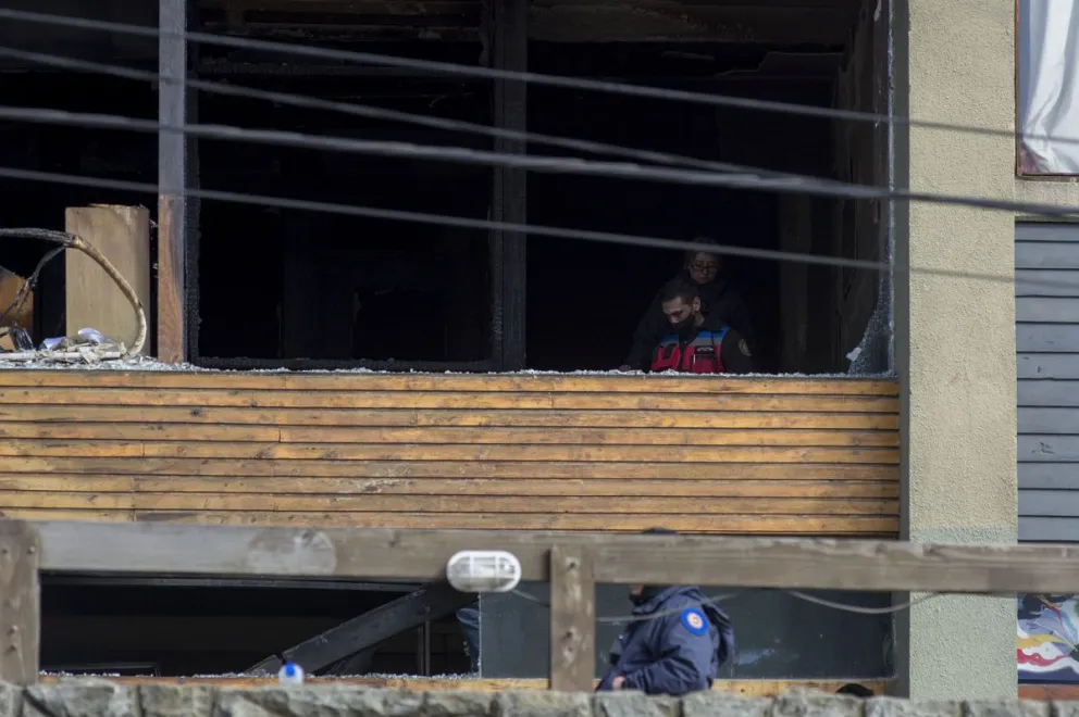 Destacan el trabajo de bomberos, policías y personal de emergencia en el incendio del Center