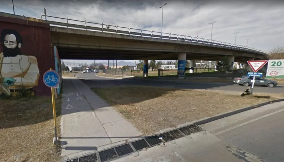 Terrible: salteña se arrojó desde el puente de la rotonda Limache