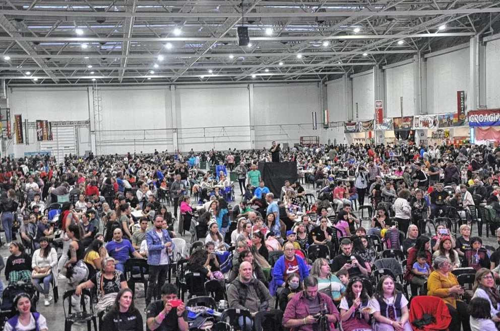 Multitudinario reencuentro entre comunidades extranjeras y el público local y regional