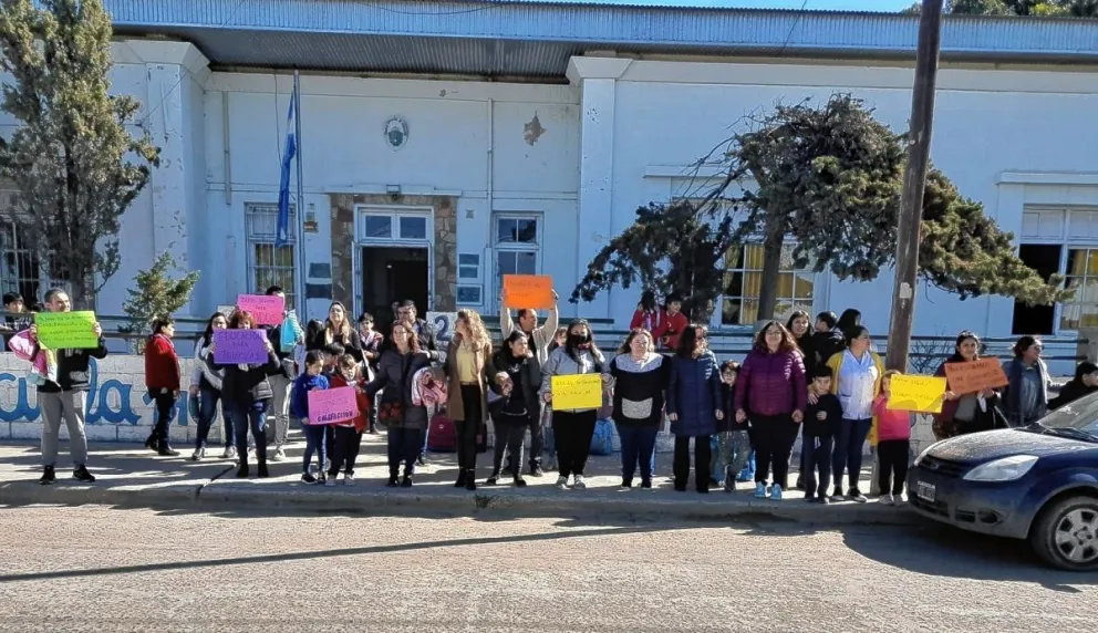 Padres de la Escuela Nº 146 también reclaman por la falta de clases