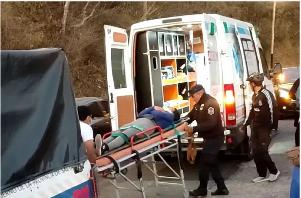Ciclista perdió el control y terminó cayendo al vacío en el Cerro San Bernardo