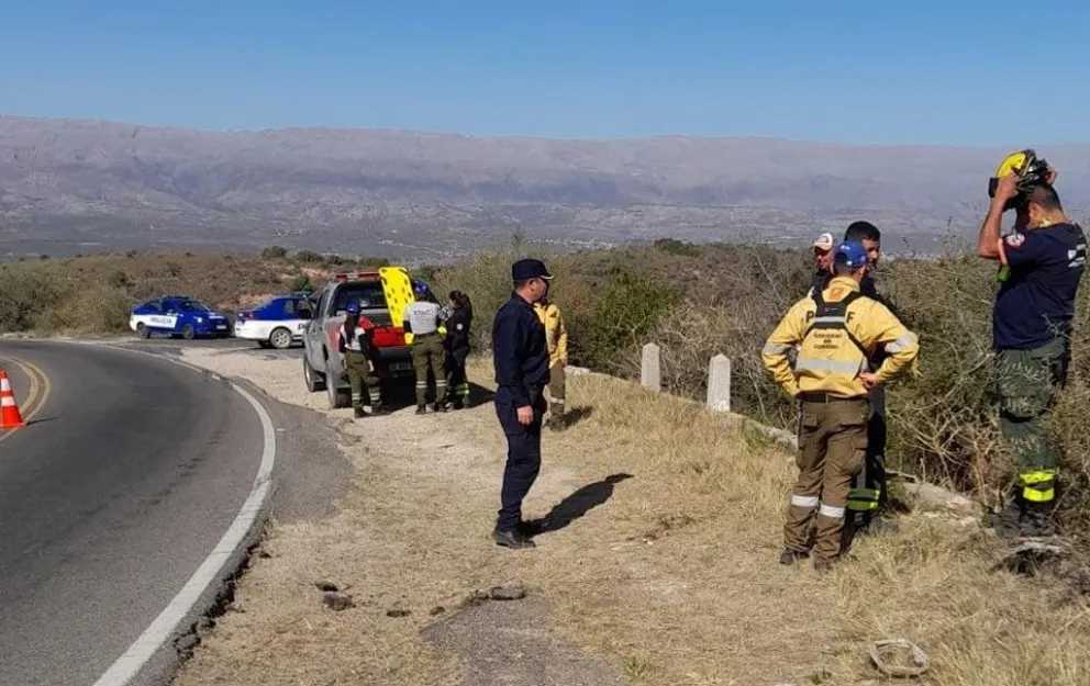 Un motociclista se despistó y cayó a un barranco en la Cuesta de Brochero
