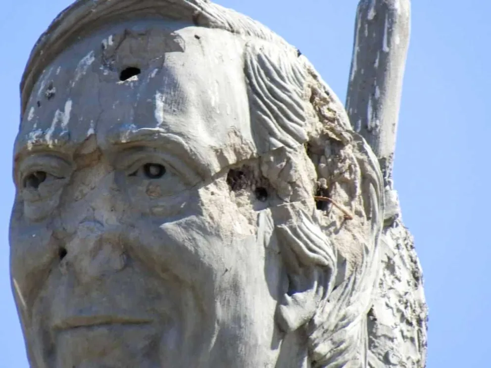 El presidente repudió el vandalismo contra una estatua de Néstor Kirchner