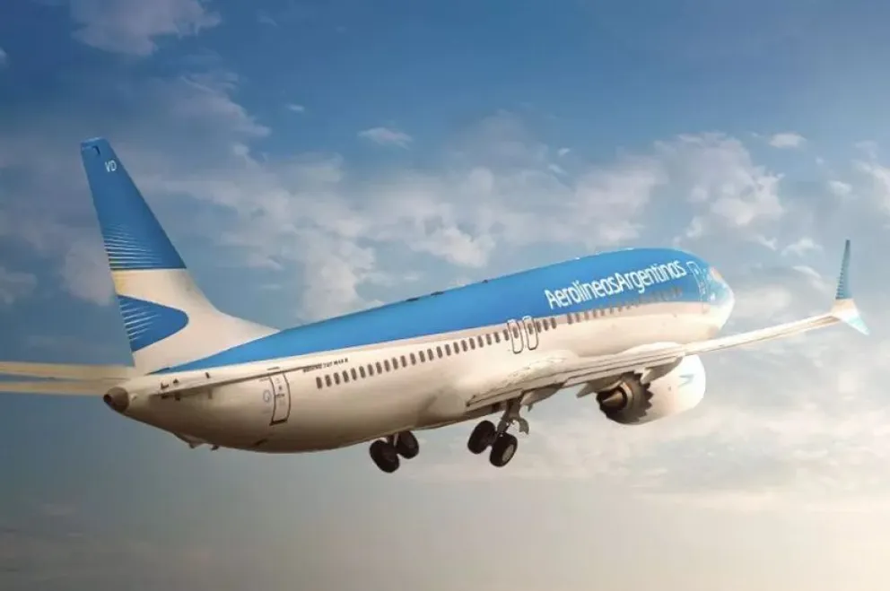 Pilotos de Aerolíneas que volaban por Choele Choel dijeron que fueron seguidos por dos ovnis