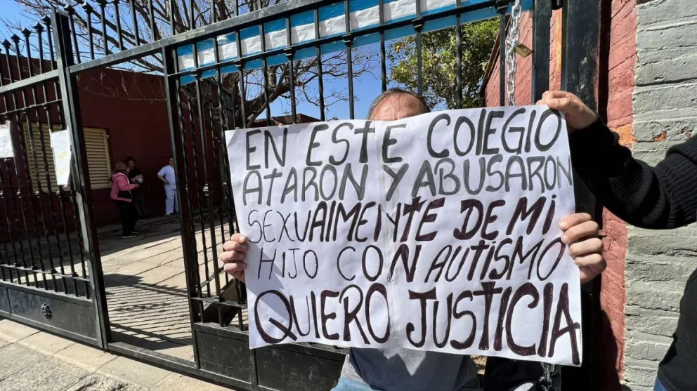 Aberrante: tiene autismo y fue abusado y torturado por compañeros en el baño de su escuela
