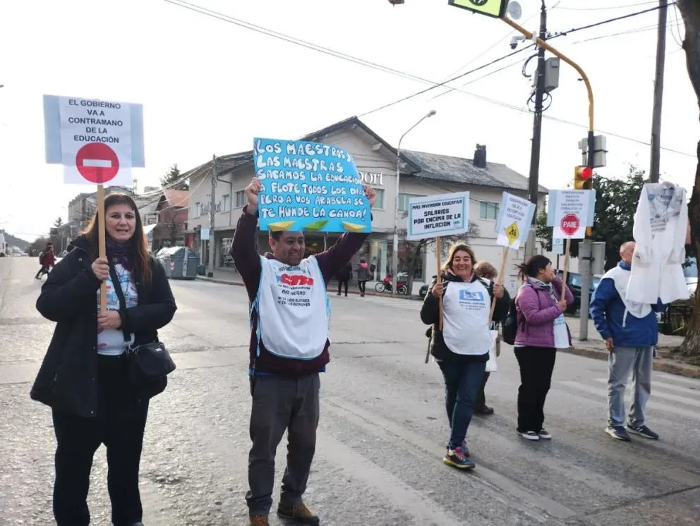  A la espera de una nueva mesa de negociación, UnTER salió a manifestarse