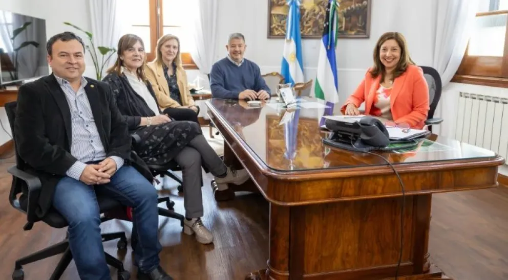 Carreras recibió a autoridades de la Universidad Nacional del Comahue