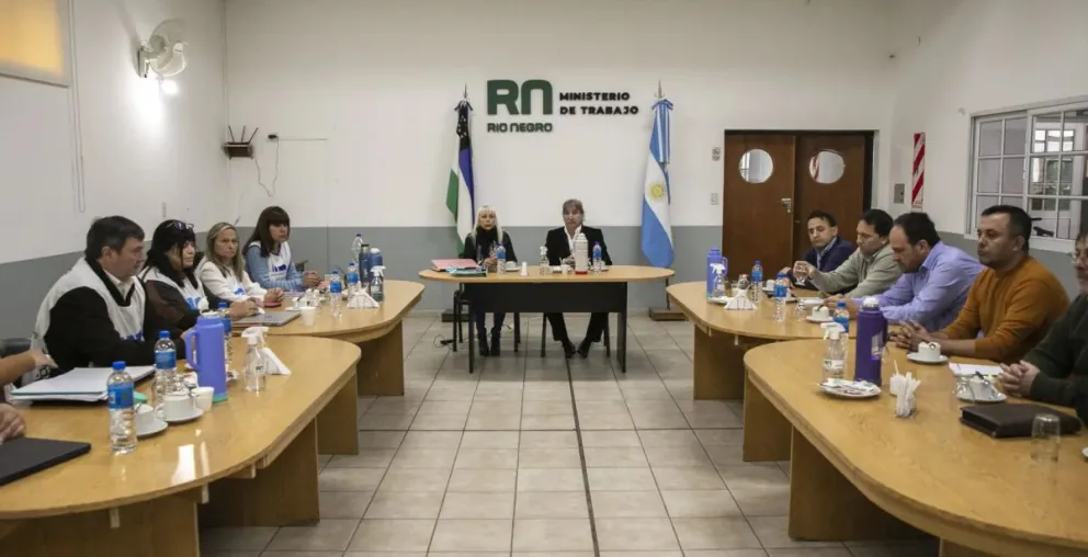 El gobierno anunció modificaciones para mejorar la propuesta salarial a los docentes