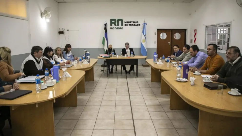 El próximo jueves, UnTER y el Gobierno retoman la discusión salarial para el último tramo del año