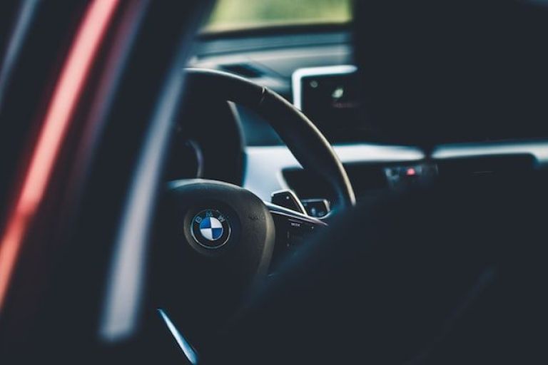 Volante rígido del auto: ¿A qué se debe? ¿Cómo se soluciona?