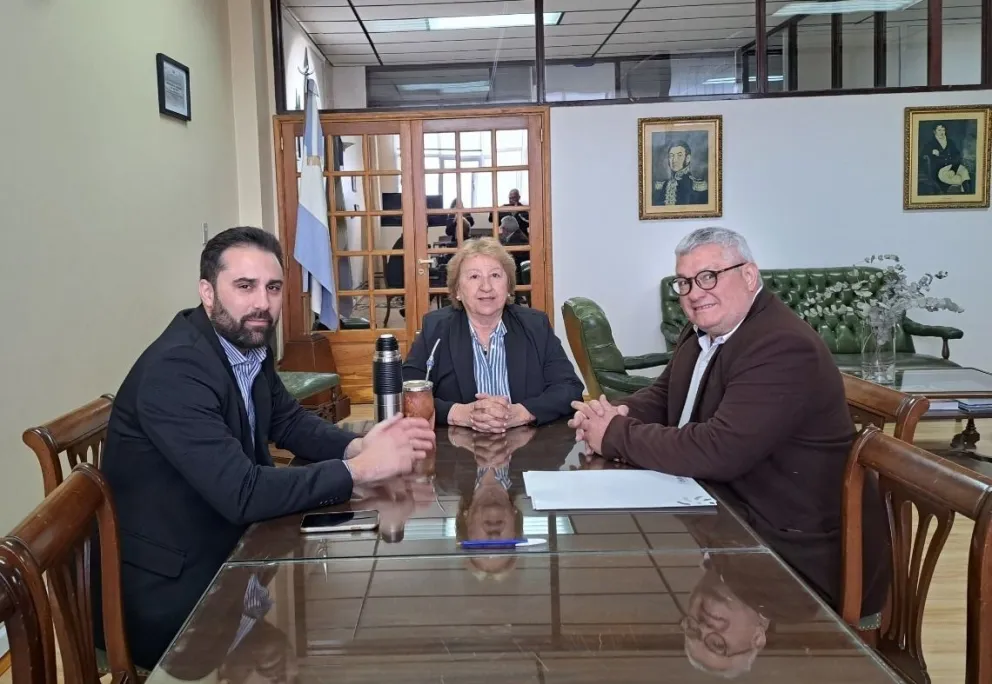 Comodoro: Provincia firmó convenio con la UNPSJB para producir agroalimentos