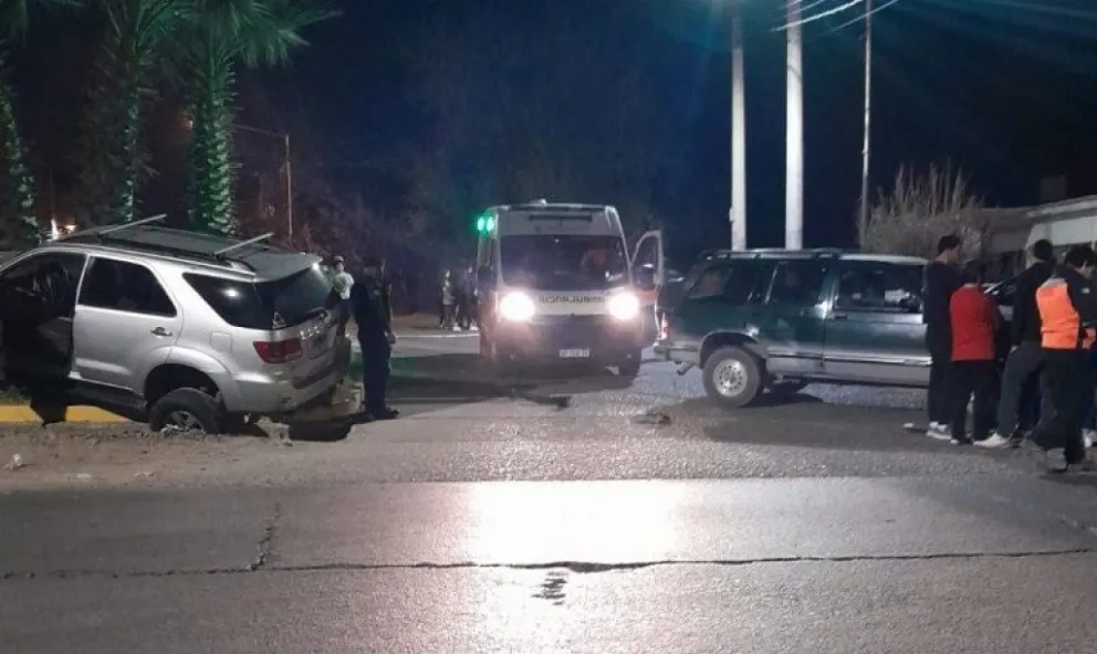 Un muerto en Mendoza tras un tremendo choque entre camionetas