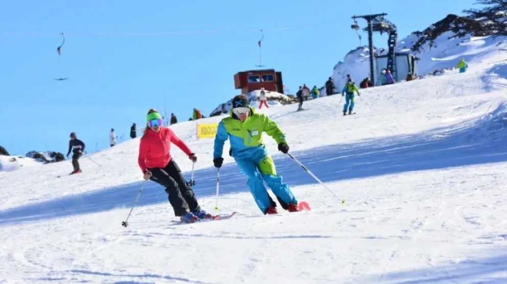 Con todos los medios habilitados, se espera una gran jornada en el Cerro Catedral 