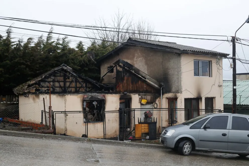 Realizan colecta solidaria para la familia afectada por el voraz incendio de calle Constitución 